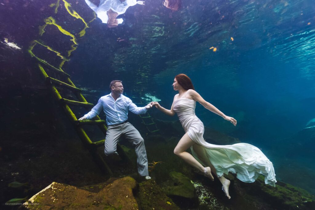 underwater-trash-the-dress-photoshoot-cenotes-mexico